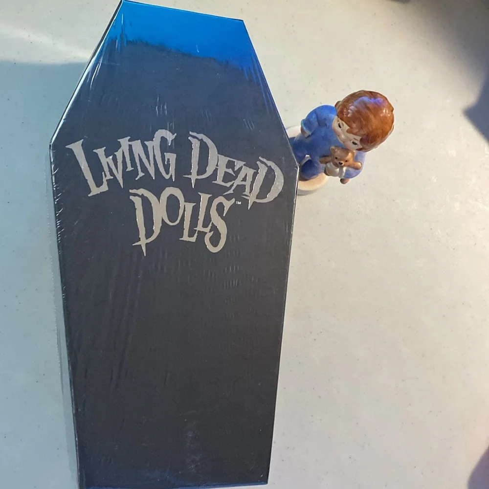 Living Dead Dolls Moulin Morgue Carrote Morts